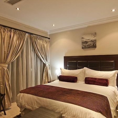 L'Eola Suites Abuja Szoba fotó