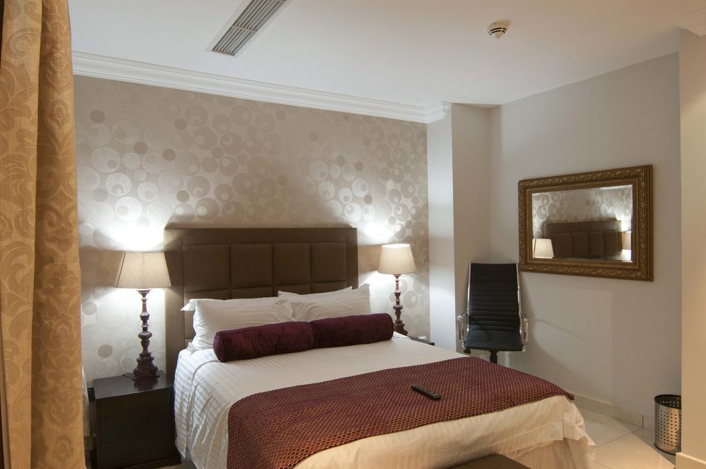 L'Eola Suites Abuja Szoba fotó