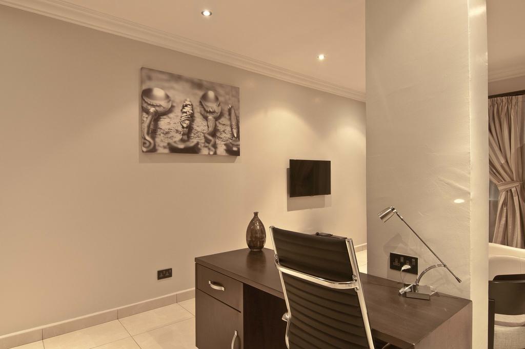 L'Eola Suites Abuja Szoba fotó