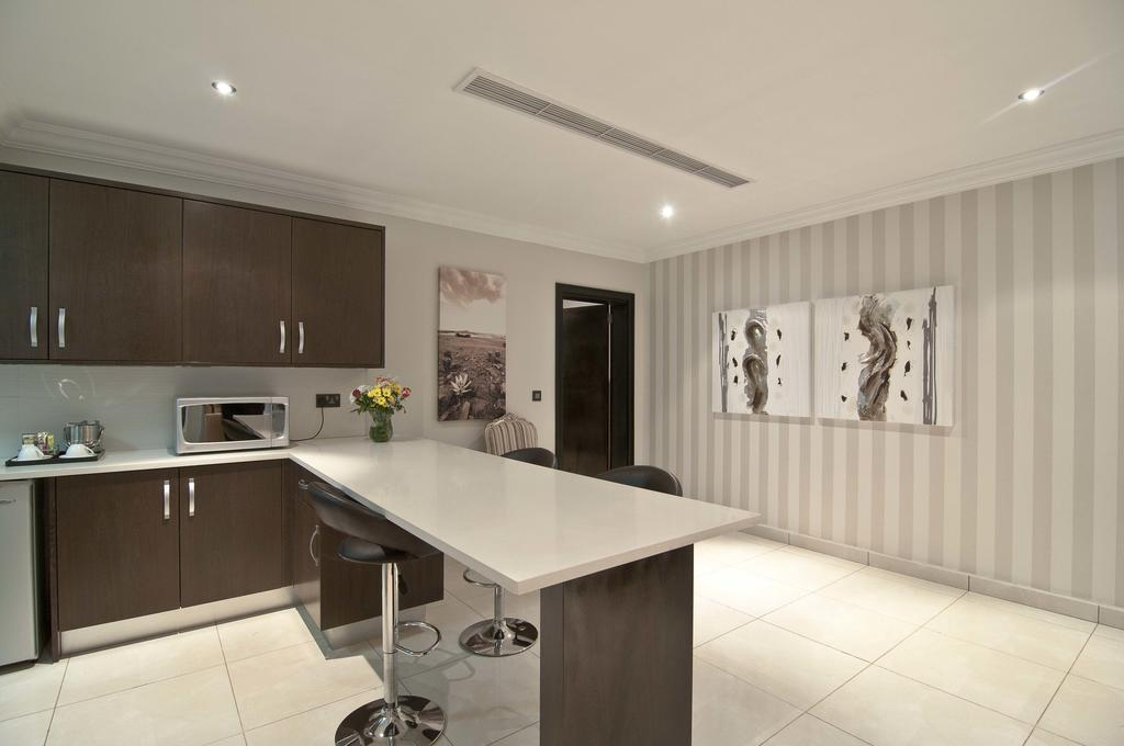 L'Eola Suites Abuja Szoba fotó