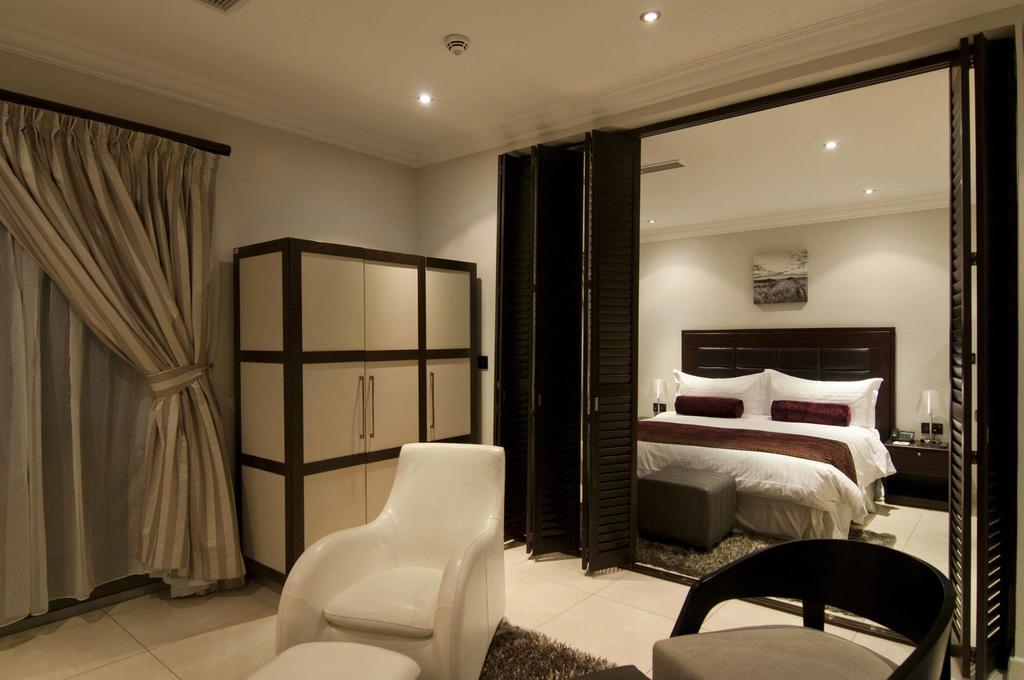 L'Eola Suites Abuja Szoba fotó
