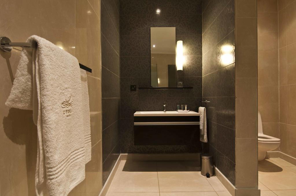 L'Eola Suites Abuja Szoba fotó